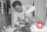 Immagine di Salone di bellezza per donne afroamericane ad Harlem New York City USA, 1940, secondo 53 filmato di repertorio 65675063284