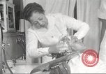 Immagine di Salone di bellezza per donne afroamericane ad Harlem New York City USA, 1940, secondo 54 filmato di repertorio 65675063284