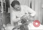 Immagine di Salone di bellezza per donne afroamericane ad Harlem New York City USA, 1940, secondo 56 filmato di repertorio 65675063284