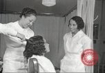 Immagine di Salone di bellezza per donne afroamericane ad Harlem New York City USA, 1940, secondo 58 filmato di repertorio 65675063284