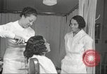 Immagine di Salone di bellezza per donne afroamericane ad Harlem New York City USA, 1940, secondo 59 filmato di repertorio 65675063284