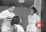 Immagine di Salone di bellezza per donne afroamericane ad Harlem New York City USA, 1940, secondo 60 filmato di repertorio 65675063284