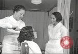 Immagine di Salone di bellezza per donne afroamericane ad Harlem New York City USA, 1940, secondo 61 filmato di repertorio 65675063284