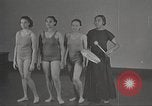 Immagine di Per donna giovane Associazione Cristiana New York United States USA, 1940, secondo 17 filmato di repertorio 65675063285