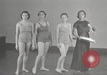 Immagine di Per donna giovane Associazione Cristiana New York United States USA, 1940, secondo 21 filmato di repertorio 65675063285