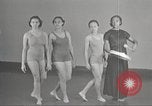 Immagine di Per donna giovane Associazione Cristiana New York United States USA, 1940, secondo 22 filmato di repertorio 65675063285