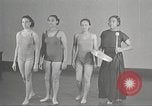 Immagine di Per donna giovane Associazione Cristiana New York United States USA, 1940, secondo 24 filmato di repertorio 65675063285