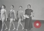 Immagine di Per donna giovane Associazione Cristiana New York United States USA, 1940, secondo 26 filmato di repertorio 65675063285