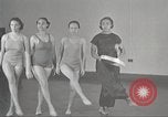 Immagine di Per donna giovane Associazione Cristiana New York United States USA, 1940, secondo 27 filmato di repertorio 65675063285