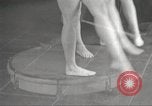 Immagine di Per donna giovane Associazione Cristiana New York United States USA, 1940, secondo 32 filmato di repertorio 65675063285