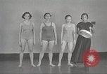 Immagine di Per donna giovane Associazione Cristiana New York United States USA, 1940, secondo 42 filmato di repertorio 65675063285