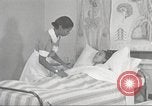 Immagine di Per donna giovane Associazione Cristiana New York United States USA, 1940, secondo 27 filmato di repertorio 65675063287