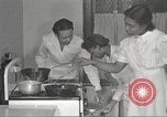 Immagine di Per donna giovane Associazione Cristiana New York United States USA, 1940, secondo 32 filmato di repertorio 65675063288