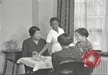 Immagine di Per donna giovane Associazione Cristiana New York United States USA, 1940, secondo 49 filmato di repertorio 65675063288