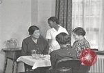 Immagine di Per donna giovane Associazione Cristiana New York United States USA, 1940, secondo 50 filmato di repertorio 65675063288