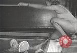 Immagine di Per donna giovane Associazione Cristiana New York United States USA, 1940, secondo 47 filmato di repertorio 65675063289