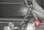 Immagine di Per donna giovane Associazione Cristiana New York United States USA, 1940, secondo 52 filmato di repertorio 65675063289