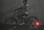 Immagine di Per donna giovane Associazione Cristiana New York United States USA, 1940, secondo 9 filmato di repertorio 65675063290