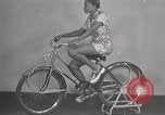 Immagine di Per donna giovane Associazione Cristiana New York United States USA, 1940, secondo 12 filmato di repertorio 65675063290