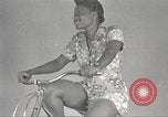 Immagine di Per donna giovane Associazione Cristiana New York United States USA, 1940, secondo 13 filmato di repertorio 65675063290