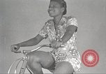 Immagine di Per donna giovane Associazione Cristiana New York United States USA, 1940, secondo 14 filmato di repertorio 65675063290