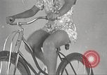 Immagine di Per donna giovane Associazione Cristiana New York United States USA, 1940, secondo 17 filmato di repertorio 65675063290