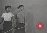 Immagine di Per donna giovane Associazione Cristiana New York United States USA, 1940, secondo 24 filmato di repertorio 65675063290