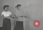 Immagine di Per donna giovane Associazione Cristiana New York United States USA, 1940, secondo 29 filmato di repertorio 65675063290