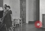 Immagine di Per donna giovane Associazione Cristiana New York United States USA, 1940, secondo 28 filmato di repertorio 65675063291