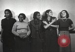Immagine di Per donna giovane Associazione Cristiana New York United States USA, 1940, secondo 10 filmato di repertorio 65675063292