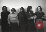 Immagine di Per donna giovane Associazione Cristiana New York United States USA, 1940, secondo 13 filmato di repertorio 65675063292