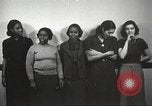 Immagine di Per donna giovane Associazione Cristiana New York United States USA, 1940, secondo 14 filmato di repertorio 65675063292
