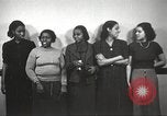 Immagine di Per donna giovane Associazione Cristiana New York United States USA, 1940, secondo 17 filmato di repertorio 65675063292