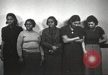 Immagine di Per donna giovane Associazione Cristiana New York United States USA, 1940, secondo 18 filmato di repertorio 65675063292