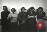 Immagine di Per donna giovane Associazione Cristiana New York United States USA, 1940, secondo 19 filmato di repertorio 65675063292