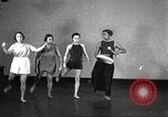 Immagine di Per donna giovane Associazione Cristiana Harlem New York City USA, 1940, secondo 3 filmato di repertorio 65675063293