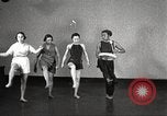 Immagine di Per donna giovane Associazione Cristiana Harlem New York City USA, 1940, secondo 4 filmato di repertorio 65675063293