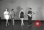 Immagine di Per donna giovane Associazione Cristiana Harlem New York City USA, 1940, secondo 9 filmato di repertorio 65675063293