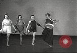 Immagine di Per donna giovane Associazione Cristiana Harlem New York City USA, 1940, secondo 12 filmato di repertorio 65675063293