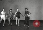 Immagine di Per donna giovane Associazione Cristiana Harlem New York City USA, 1940, secondo 13 filmato di repertorio 65675063293