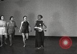 Immagine di Per donna giovane Associazione Cristiana Harlem New York City USA, 1940, secondo 14 filmato di repertorio 65675063293