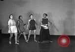 Immagine di Per donna giovane Associazione Cristiana Harlem New York City USA, 1940, secondo 16 filmato di repertorio 65675063293