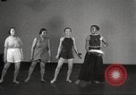 Immagine di Per donna giovane Associazione Cristiana Harlem New York City USA, 1940, secondo 21 filmato di repertorio 65675063293