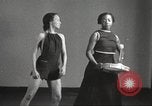 Immagine di Per donna giovane Associazione Cristiana Harlem New York City USA, 1940, secondo 25 filmato di repertorio 65675063293