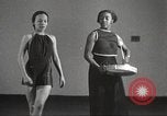 Immagine di Per donna giovane Associazione Cristiana Harlem New York City USA, 1940, secondo 26 filmato di repertorio 65675063293
