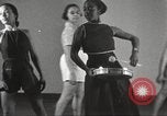 Immagine di Per donna giovane Associazione Cristiana Harlem New York City USA, 1940, secondo 30 filmato di repertorio 65675063293