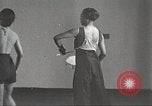 Immagine di Per donna giovane Associazione Cristiana Harlem New York City USA, 1940, secondo 36 filmato di repertorio 65675063293