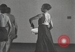 Immagine di Per donna giovane Associazione Cristiana Harlem New York City USA, 1940, secondo 37 filmato di repertorio 65675063293