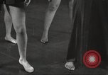 Immagine di Per donna giovane Associazione Cristiana Harlem New York City USA, 1940, secondo 42 filmato di repertorio 65675063293