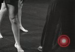 Immagine di Per donna giovane Associazione Cristiana Harlem New York City USA, 1940, secondo 48 filmato di repertorio 65675063293